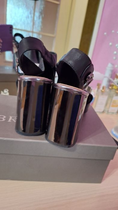 Шкіряні босоніжки 38 розміру