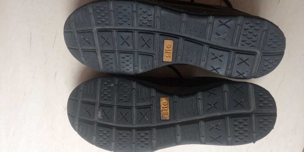 Спецобувь с металлическими вставками.