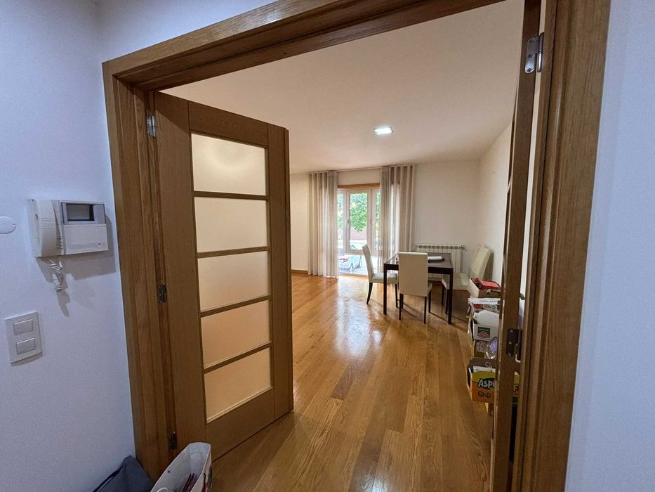 Apartamento t2 à venda na Rua Mario Cravinho, 11