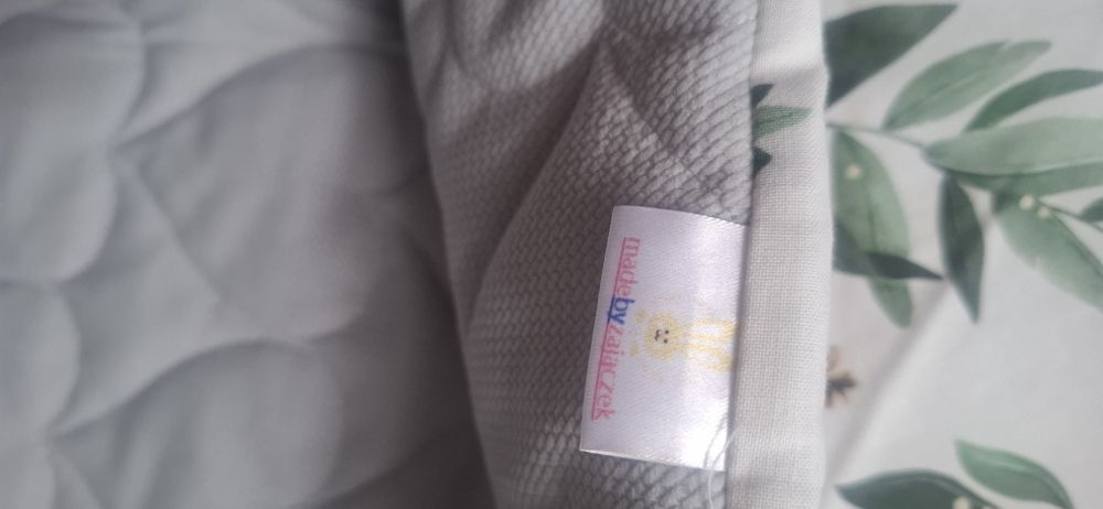 Nowa kołderka i podusia do łóżeczka