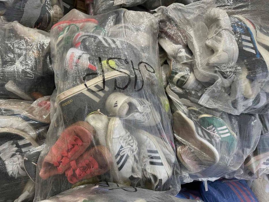 Оптом взуття Адідас