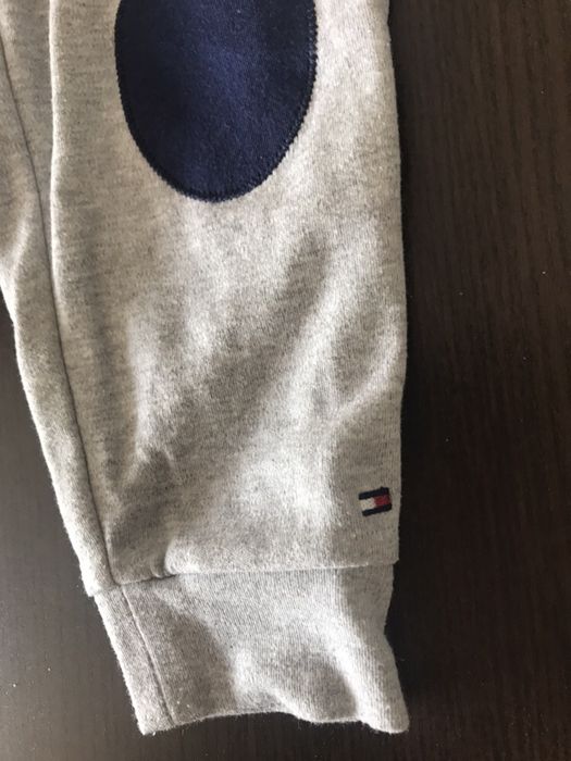 Dres Tommy Hilfiger