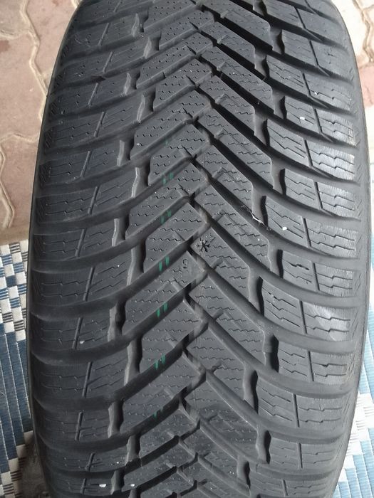 Opona zimowa 215/55r16 NOKIAN 7.5mm