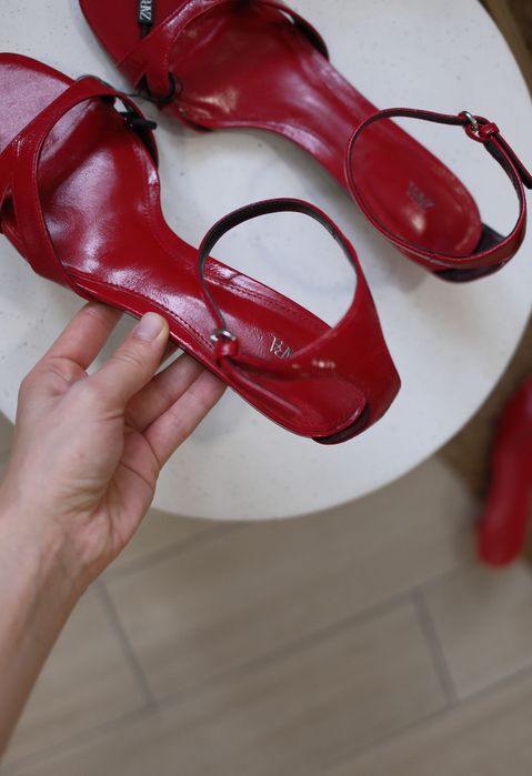 босоніжки шкіряні Zara, 38
