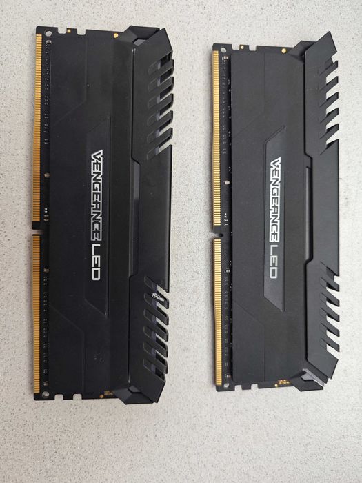 Corsair Vengeance LED DDR4 16GB (2x8GB) 3200MHz CL16