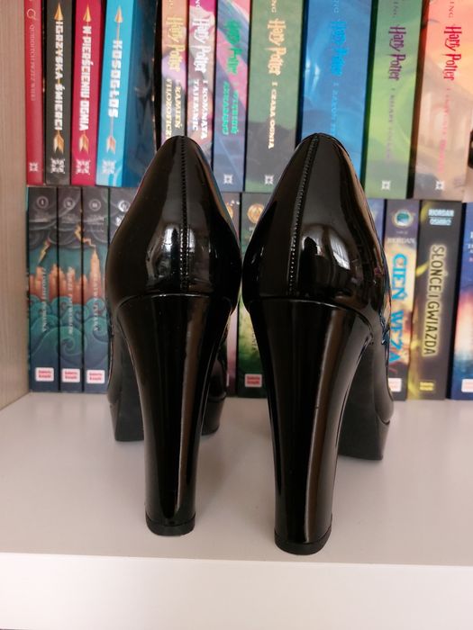 Buty lakierki na obcasie Graceland