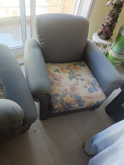 Estante e conjunto de sofas