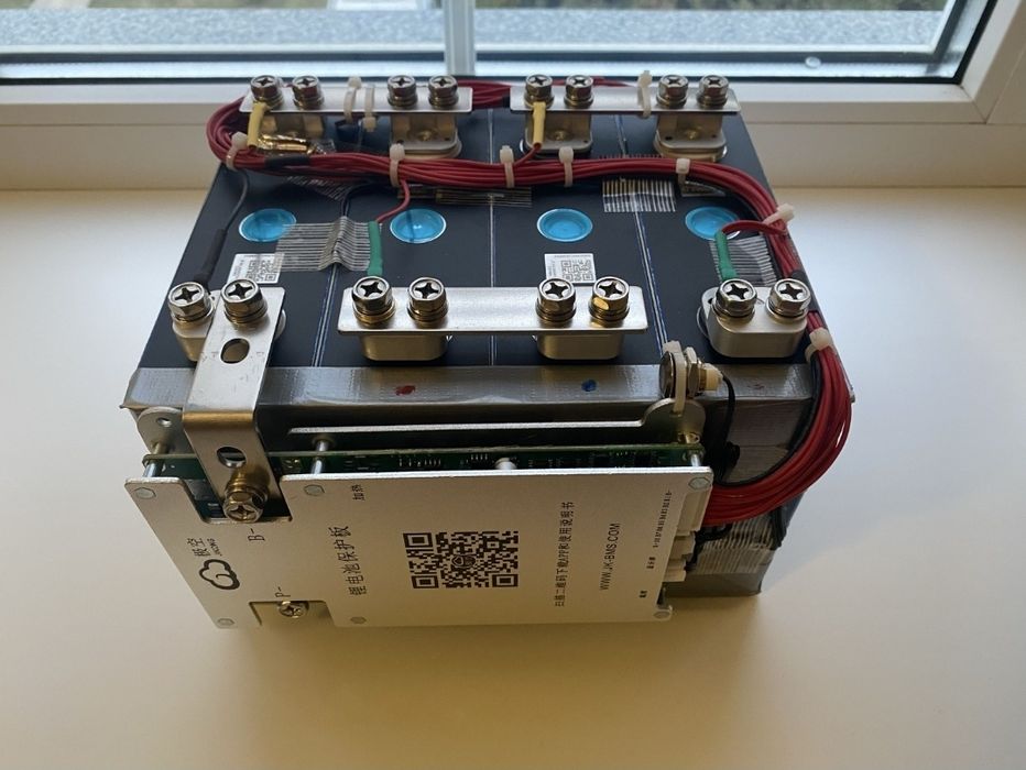Збірка акумуляторів lifepo4 для інвертора, а також готові рішення безпереойного живлення разом із інвертором