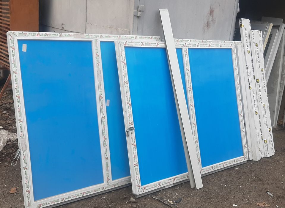 Продам металлопластиковые глухие двухсекционные окна -сэндвич панели
