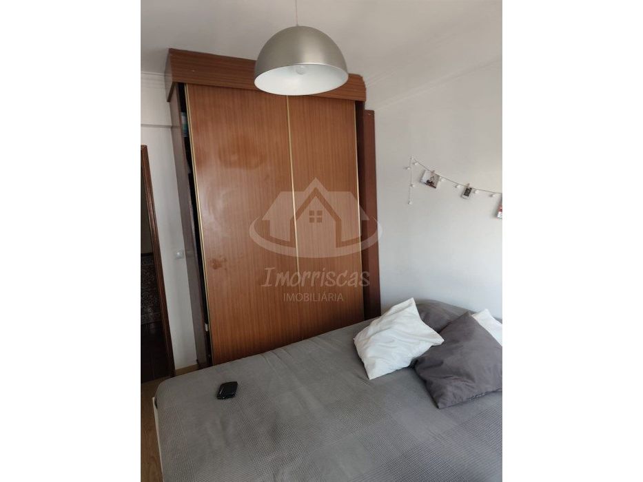 Apartamento T2 luminoso com varanda em Odivelas