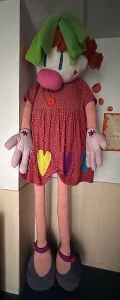 Boneca em tecido feita à mão.