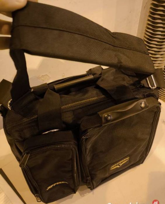 Torbę lotniczą Jeppesen.