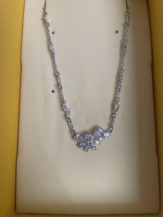 Colar Swarovski simples