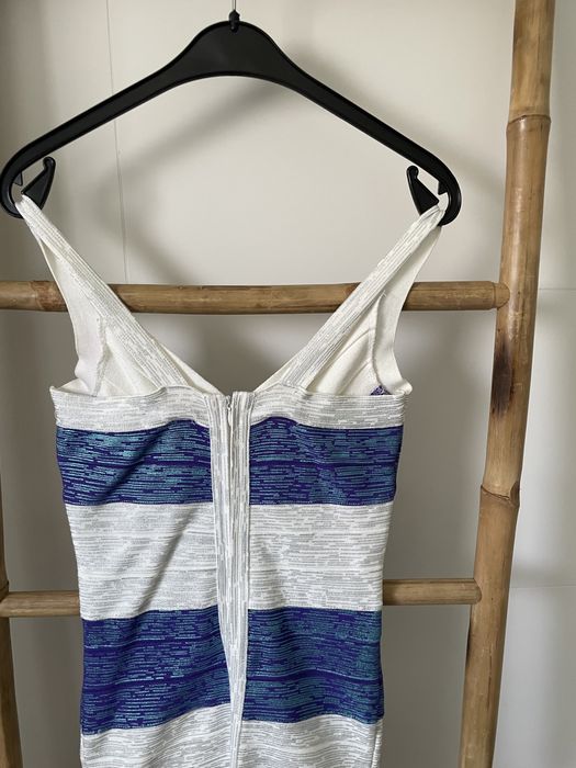 Vestido curto alças