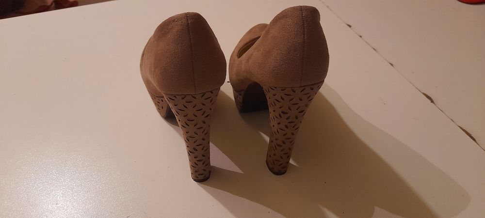 Sapatos castanhos