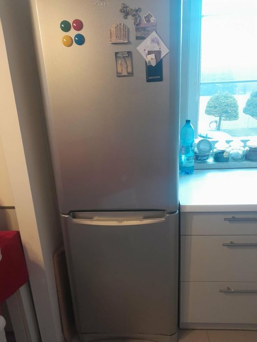 Sprzedam lodówkę Indesit