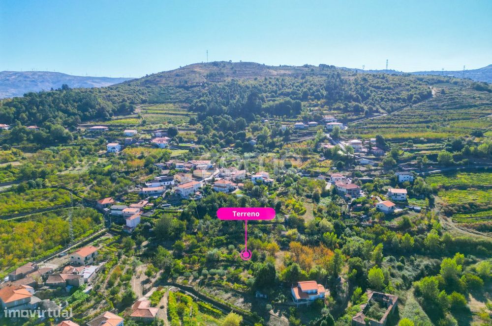 Terreno Rústico com Vistas Deslumbrantes para o Rio Douro