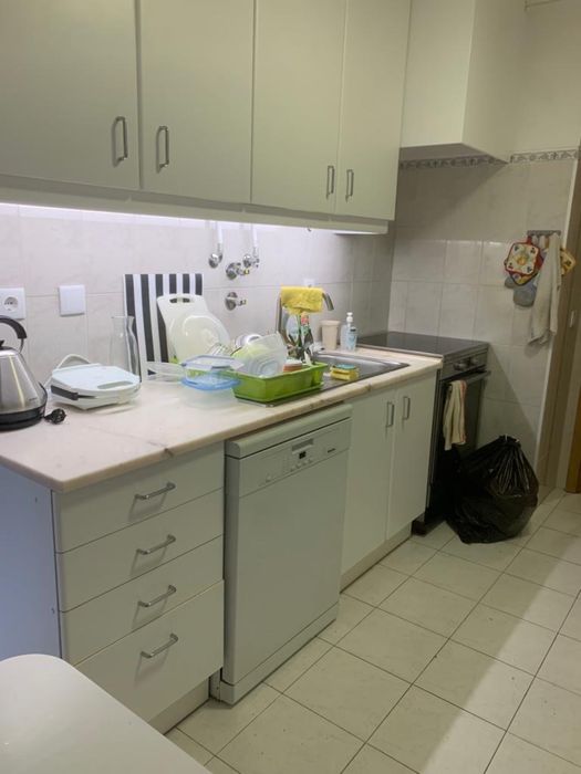 Alugo quarto na Quinta dos Barros perto do Hispital de Santa Maria e da Universidade Catolica