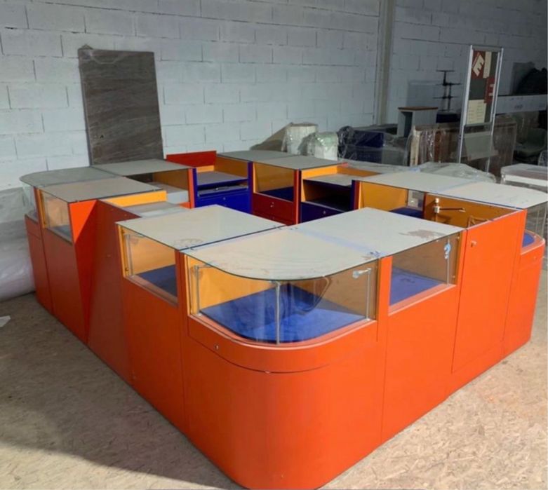 Balcao com quadro eletrico , varias tomadas, varias gavetas