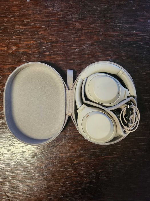 Słuchawki Sony WH-1000XM4 – dobry stan / mały defekt