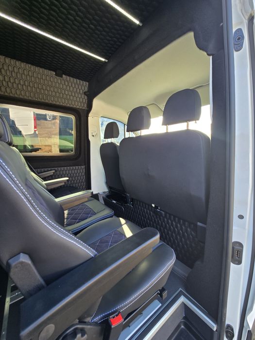 Zabudowa busa Crafter Fotele do busa montaż foteli homologacja do busa