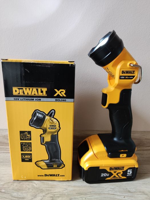 Акция! Фонарь DeWALT DCL040
