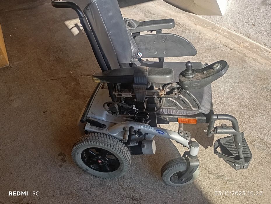 Cadeira elétrica Invacare com bateria nova e joystick