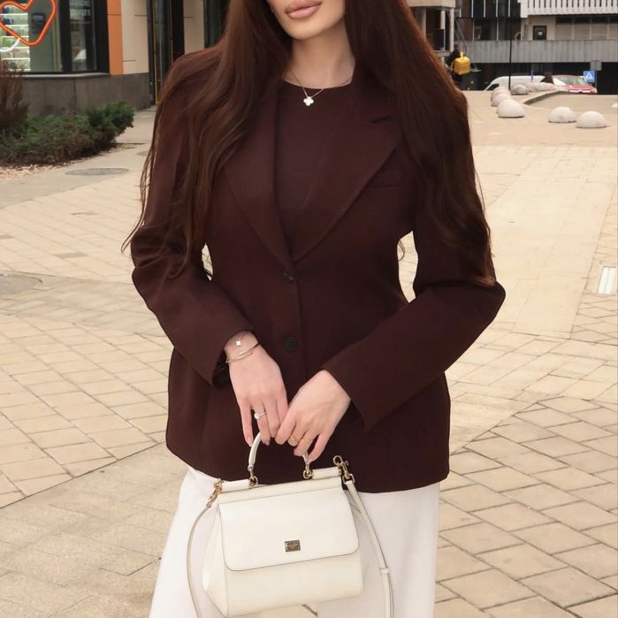 Приталенный коричневый  пиджак Zara