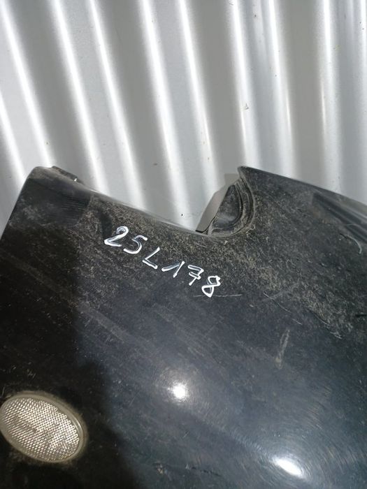 Guarda Lamas Mercedes Classe A W168 DIREITO  Preto