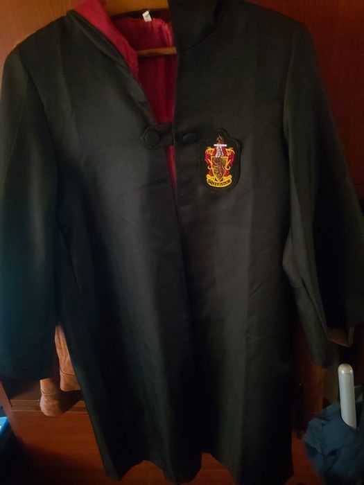 Witam serdecznie mam na sprzedanie pelerynę Hary Portera dla dziecka .