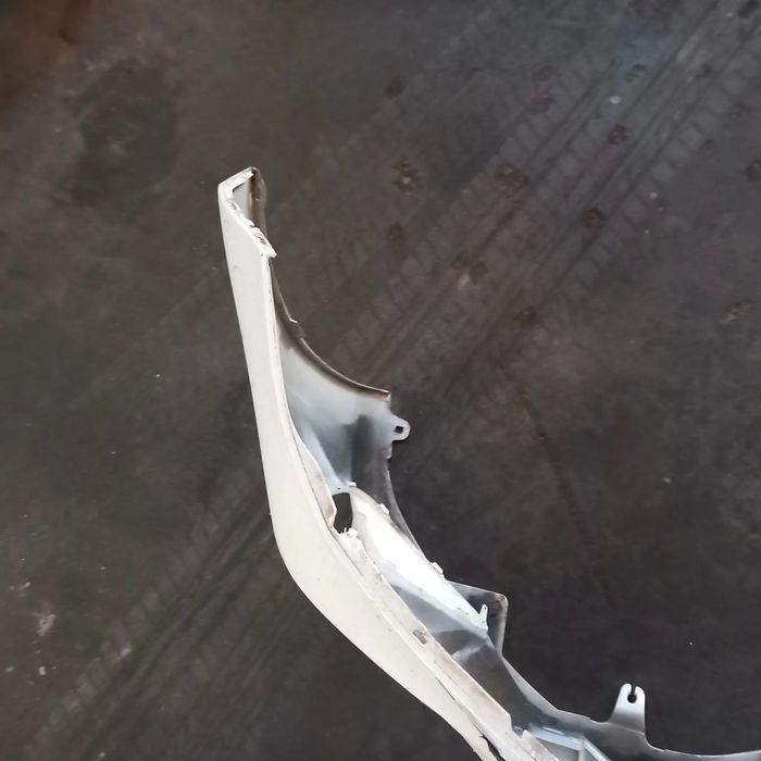 Para choques frente toyota yaris hybrid 2011 - 2020