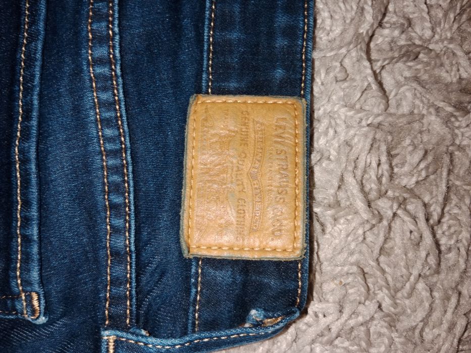 Jeansy, rozmiar 28, 712 slim ze stretchem firmy Levi's z dużym E