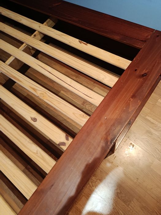 Cama de casal em wengue