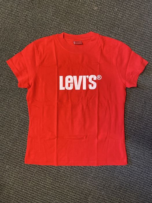 T-shirt vermelha Levis