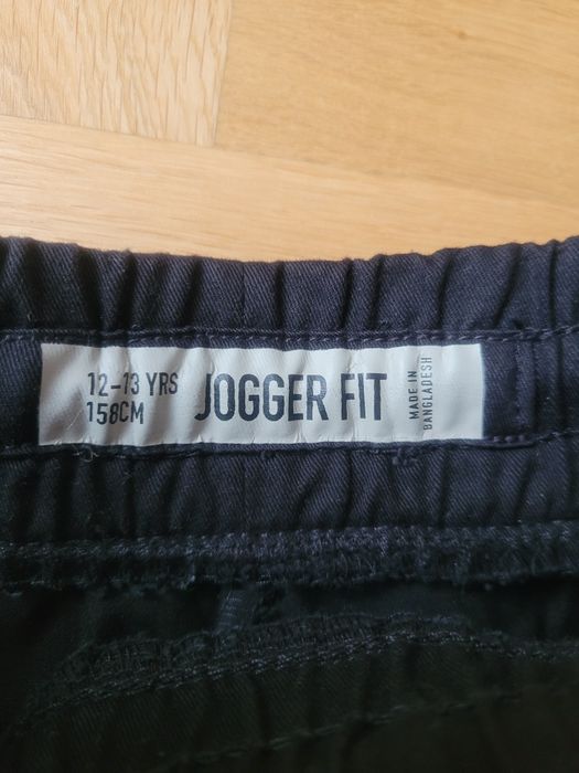 Spodnie joggery chłopięce.