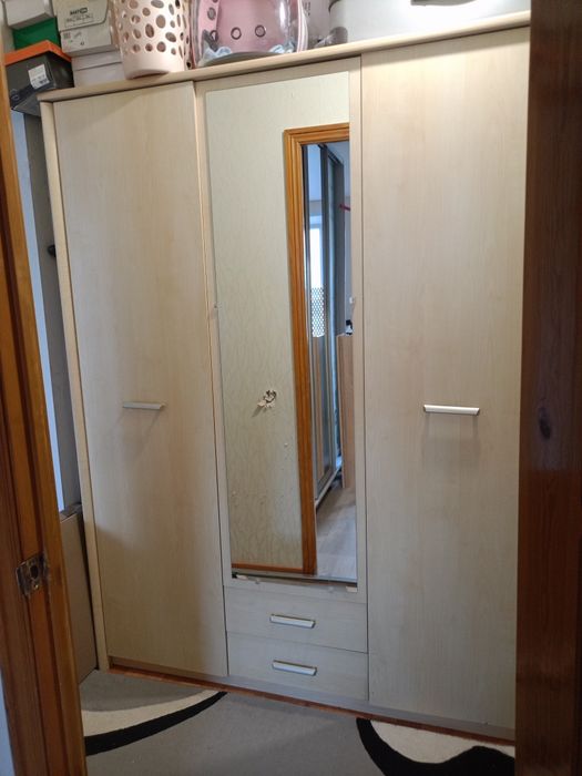 Продається розпашна шафа