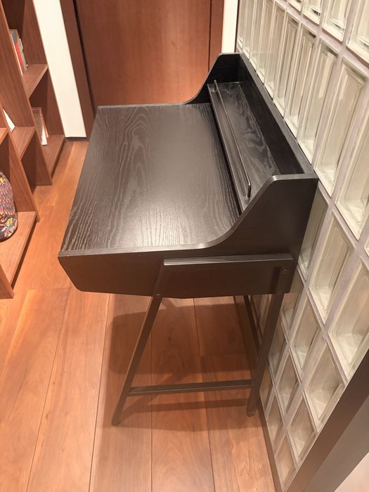 Biurko Borr z szufladami