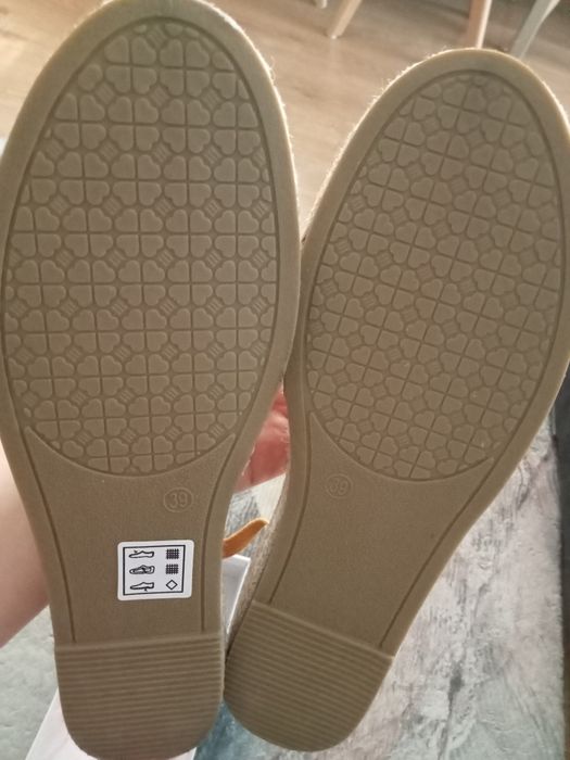 Nowe buty letnie r.39 .