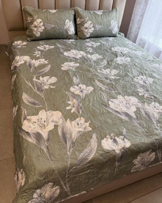 Розпродаж покривала з наволочками