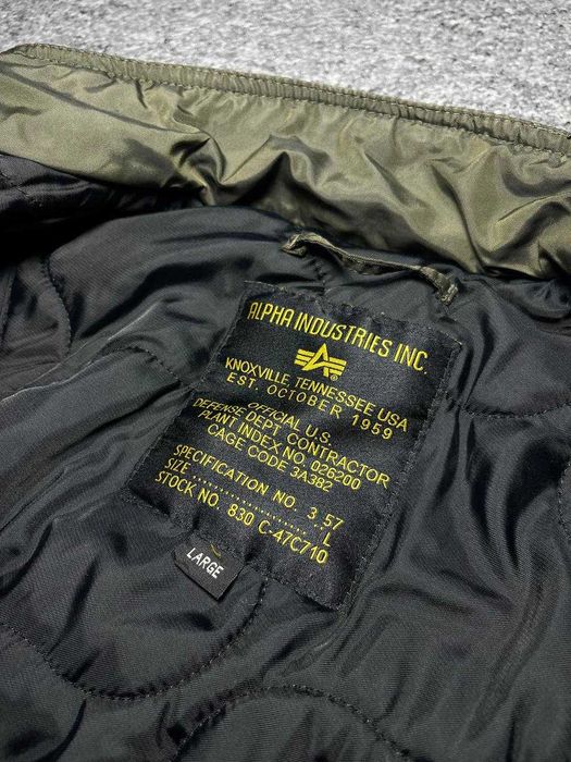 Чоловічий бомбер ALPHA INDUSTRIES Engine Jacket CWU - Розмір L