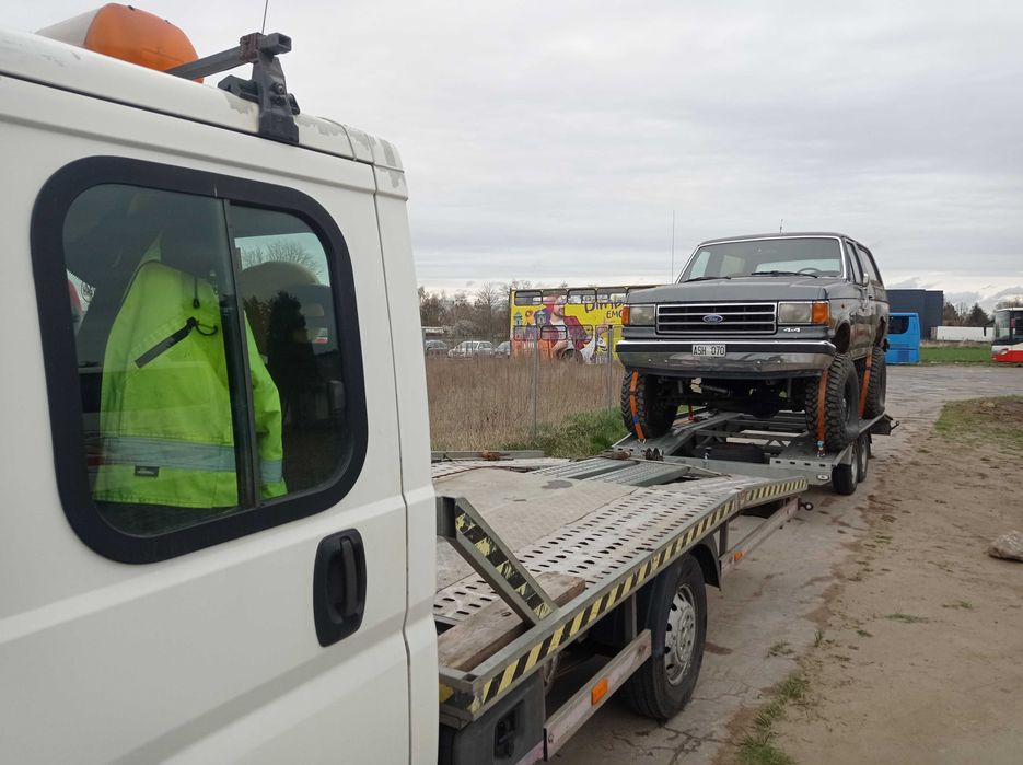 Pomoc drogowa  autolaweta  Laweta 
 Transport  Pomoc Drogowa Holowanie
