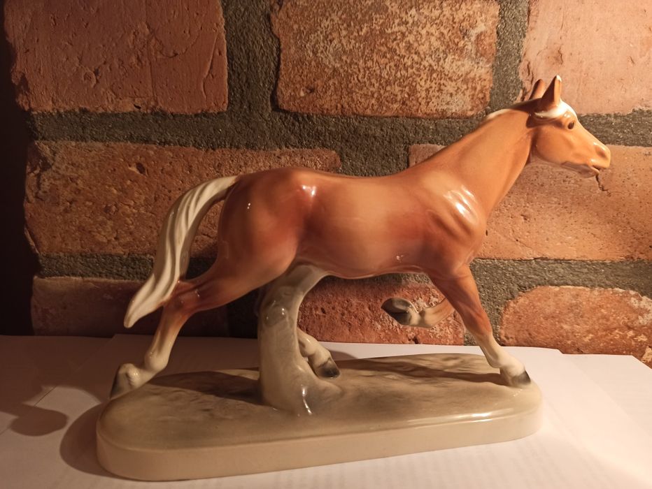 Hertwig KÄTZHUTTE Figurka Porcelanowa Konia Katzhutte