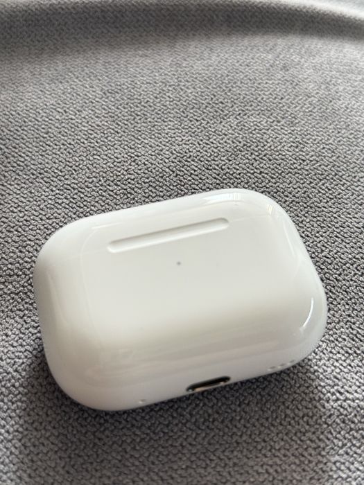 Apple AirPods Pro 2nd generation with MagSafe Charging Case USB-C