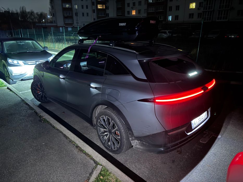 Поперечини на дах китайських авто Thule багажник рейлінги