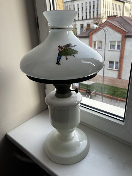 Szklana lampa naftowa stryjeńska - tańce ludowe