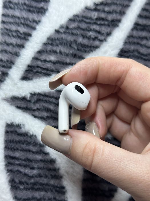 Продам лівий навушник AirPods Pro 3