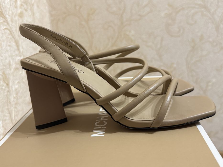 Шкіряні босоніжки Estro, 36р