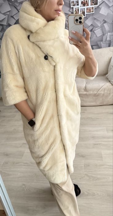 Шуба норкова натуральна (бежева) стильна,тепла, б/у в гарному стані