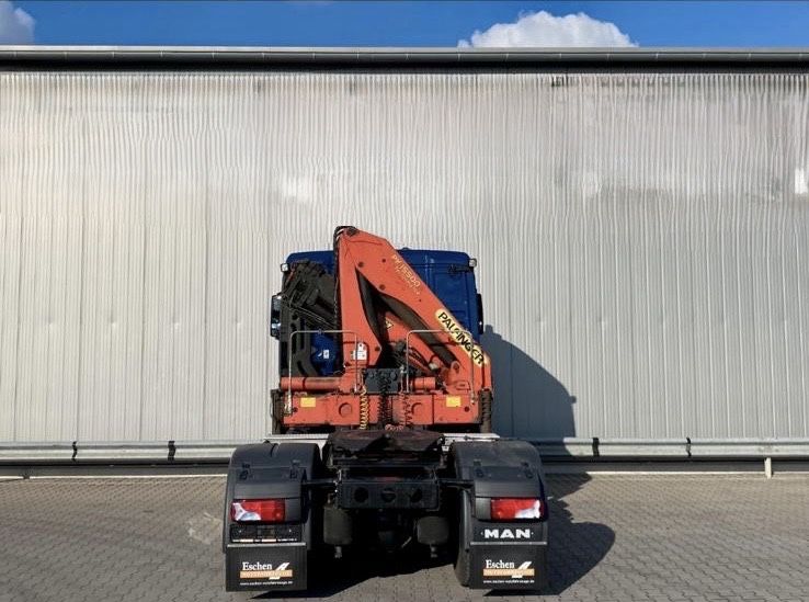 MAN TGX 18.400 com grua