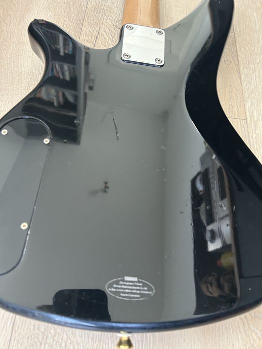 Gitara bassowa Yamaha RBX170
